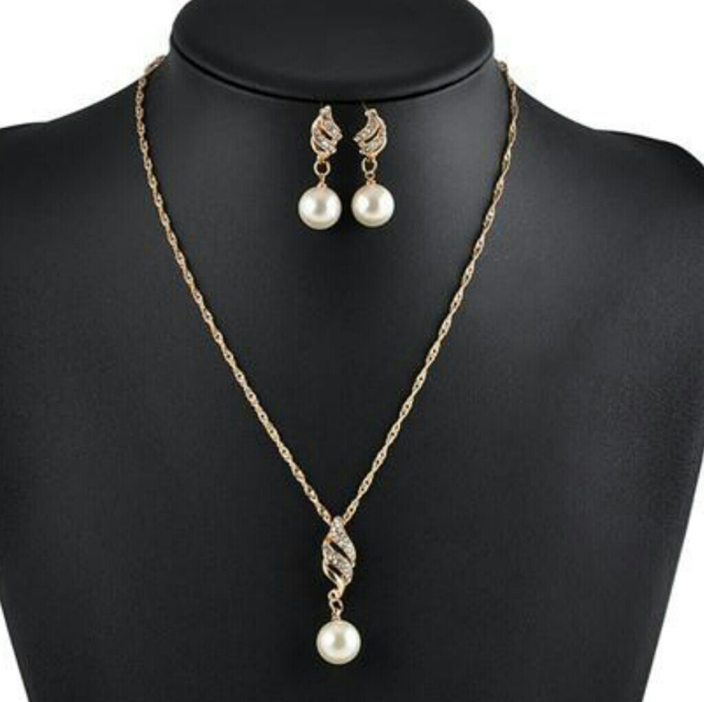 🆕14k gold plated elegant pearl Rhinestone set